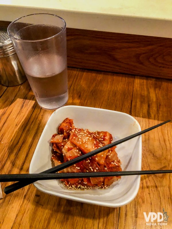 Foto da porção de kimchi do Totto Ramen.