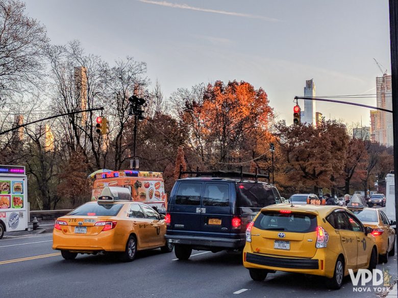 Foto de taxis amarelos na rua em Nova York 