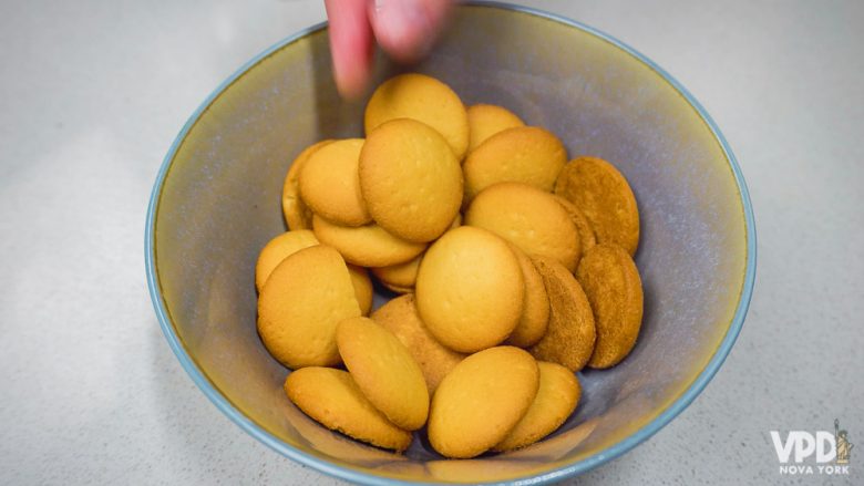 Foto da bolachinha que se chama Nilla e é usada nos Estados Unidos, mas pode ser substituída por biscoito de leite maltado, por exemplo