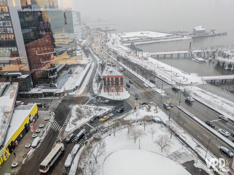 Foto da cidade de Nova York debaixo de muita neve 