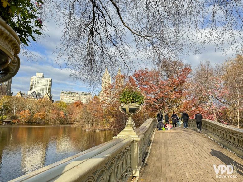 Bow Bridge no final do outono